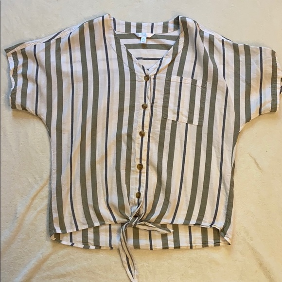 Button up top - Picture 1 of 4